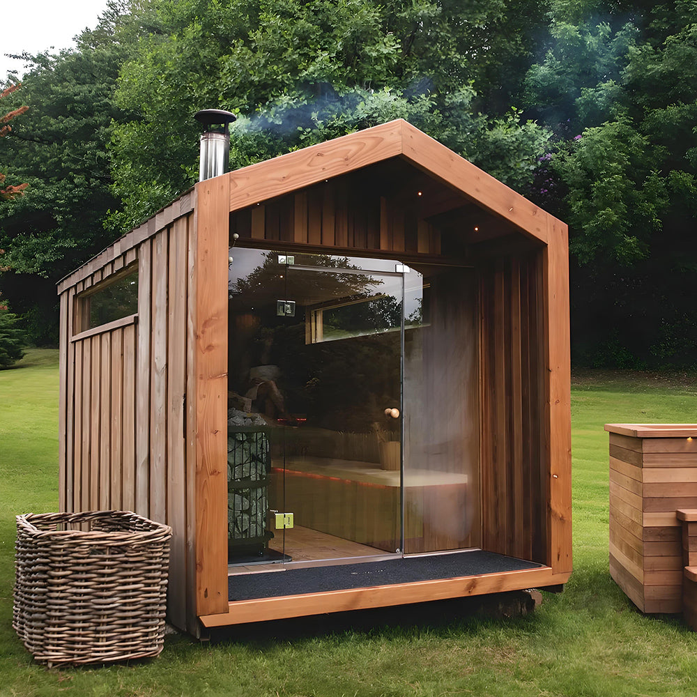 4 - person modern outdoor dry - steam sauna room. It features a square cube design and is made of red cedar, spruce, and hemlock. It is electrically powered. 主圖