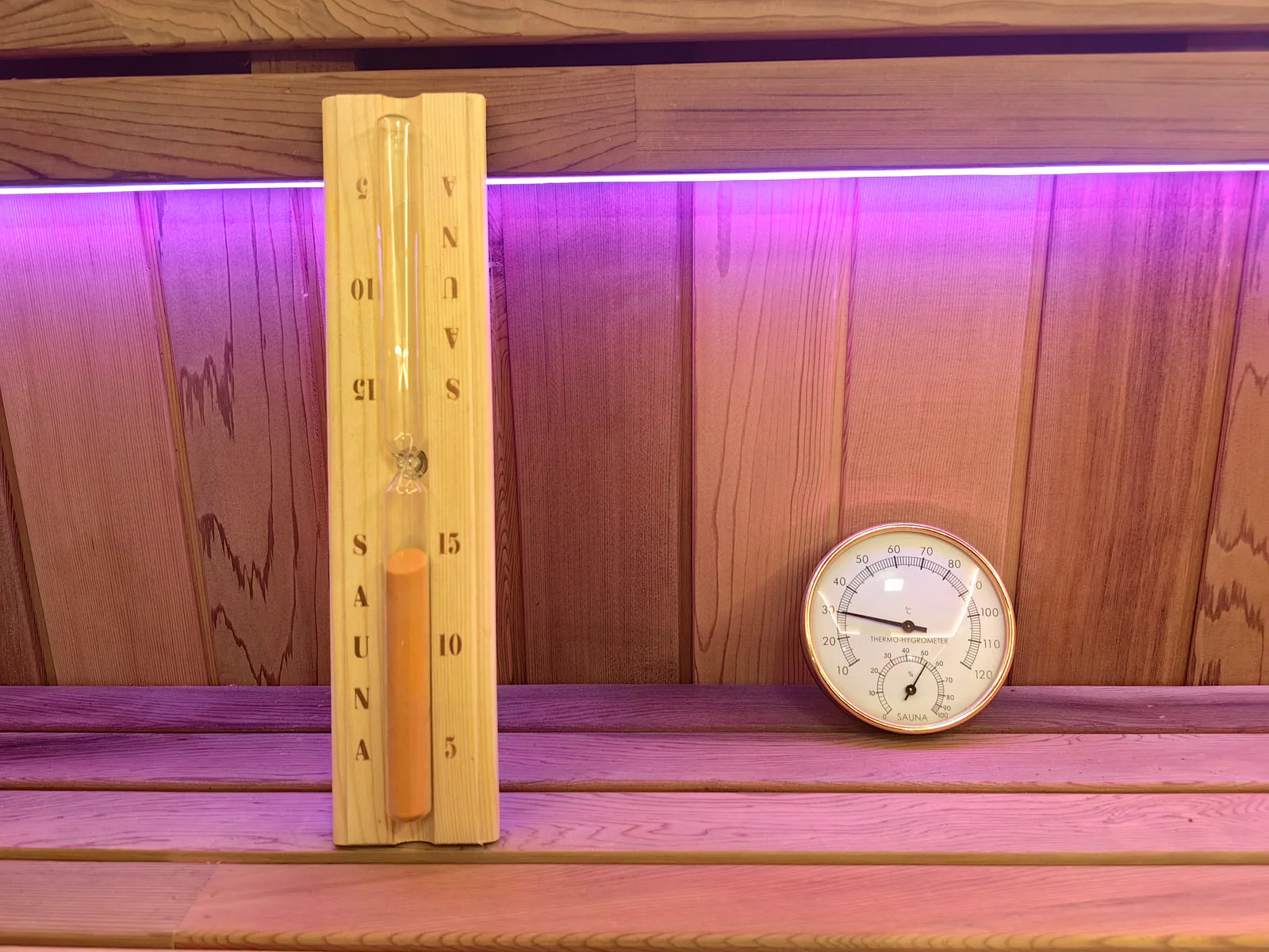 Four-person luxury electric solid wood waterproof outdoor square sauna. Made of spruce and fir wood, the design is modern and suitable for gyms and villas.