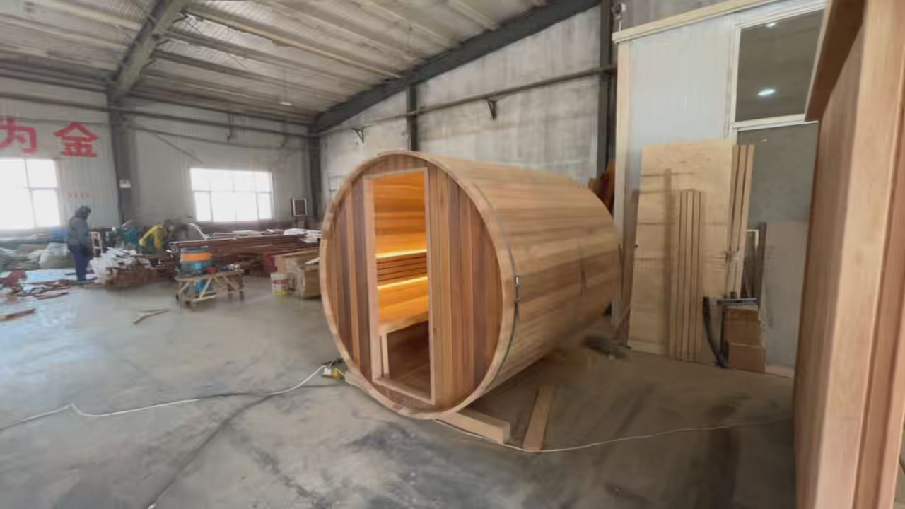 Backyard wooden barrel sauna, an outdoor round cabin used for hot spring vacations, thermotherapy, steam experiences, and traditional sauna indoors